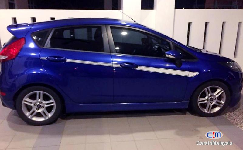 Ford Fiesta 1.6-LITER ECONOMY HATCHBACK Automatic 2013 - image 3