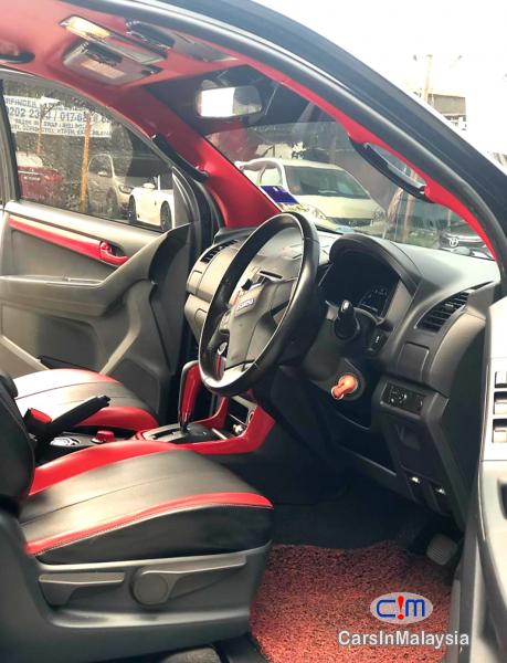 Isuzu D-Max 2.5-LITER 4X4 DOUBLE CAB DIESEL TURBO Automatic 2016 - image 10