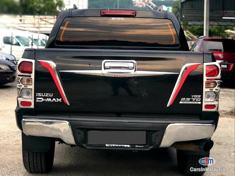 Isuzu D-Max 2.5-LITER 4X4 DOUBLE CAB DIESEL TURBO Automatic 2016 - image 6