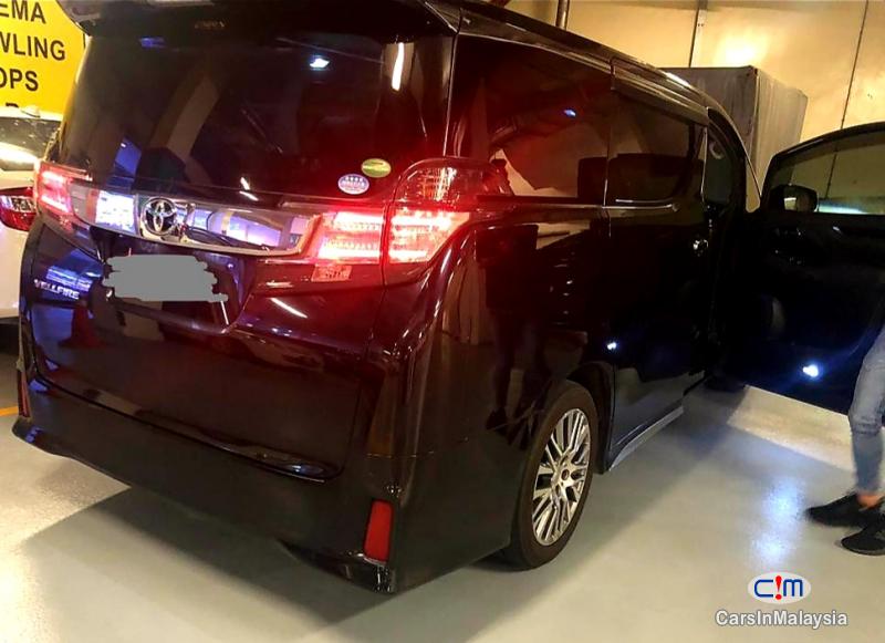 Toyota Vellfire 2.5-LITER LUXURY 7 SEATER FAMILY MPV Automatic 2016