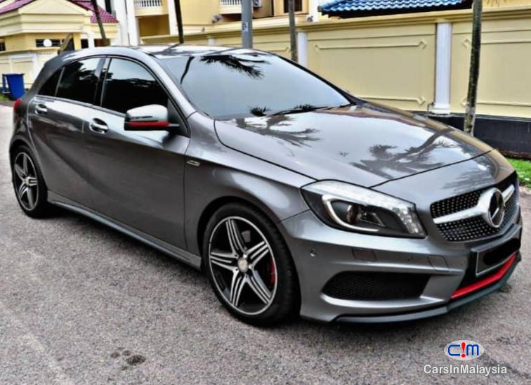 Mercedes Benz A250 2.4-LITER LUXURY SPORT HATCHBACK Automatic 2015 - image 2