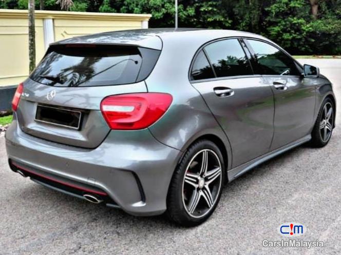 Mercedes Benz A250 2.4-LITER LUXURY SPORT HATCHBACK Automatic 2015 - image 3