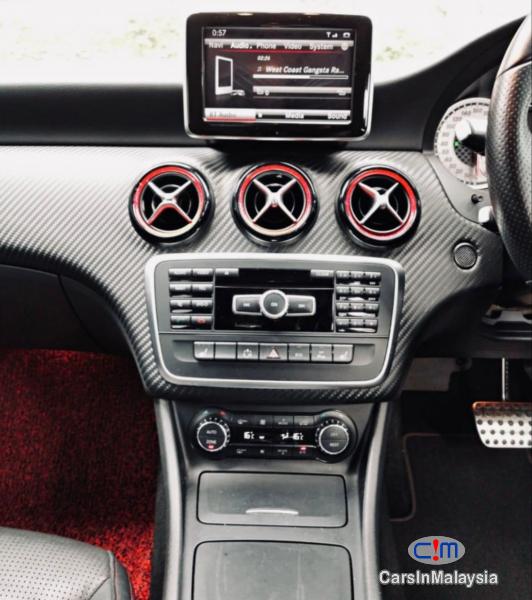 Mercedes Benz A250 2.4-LITER LUXURY SPORT HATCHBACK Automatic 2015 - image 5