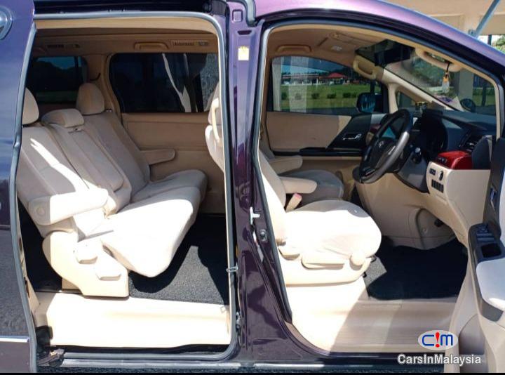 Toyota Vellfire 2.4-LITER LUXURY AUTO MPV 8 SEATER Automatic 2016 - image 10