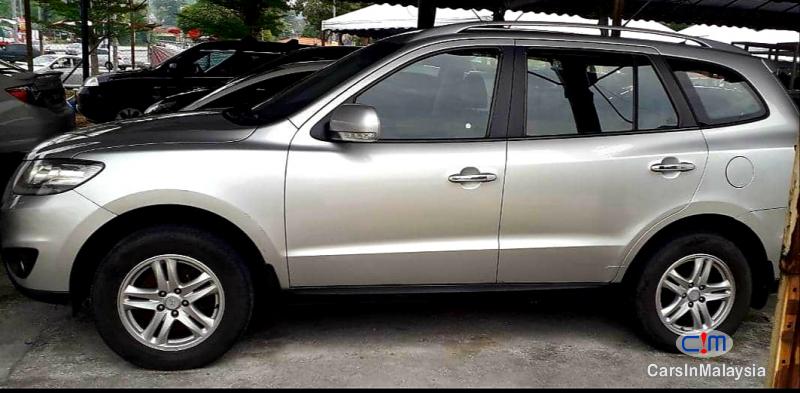 Hyundai Santa Fe 2.0-LITER LUXURY FAMILY SUV Automatic 2011 in Kuala Lumpur