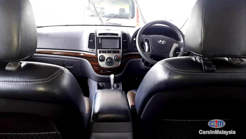 Hyundai Santa Fe 2.0-LITER LUXURY FAMILY SUV Automatic 2011 in Malaysia