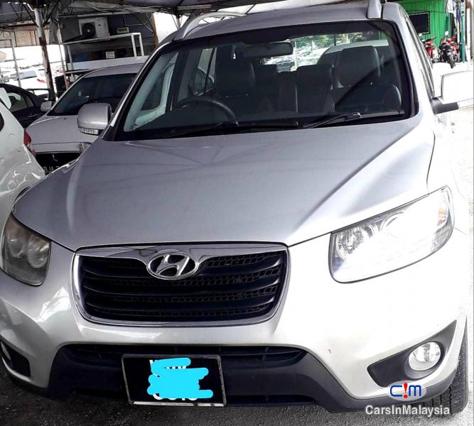 Hyundai Santa Fe 2.0-LITER LUXURY FAMILY SUV Automatic 2011 in Kuala Lumpur - image