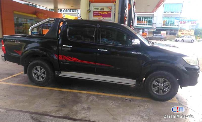 Toyota Hilux 2.5-LITER 4x4 DOUBLE CAB DIESEL TURBO Automatic 2015 - image 4