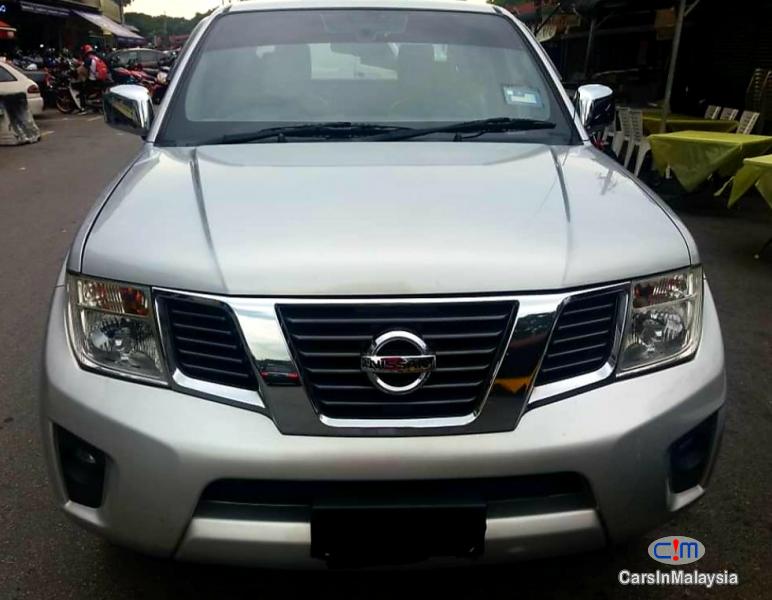 Nissan Navara 2.5-LITER 4x4 DOUBLE CAB DIESEL TURBO Automatic 2015 - image 10