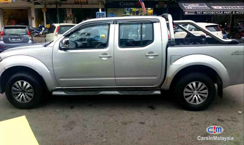Nissan Navara 2.5-LITER 4x4 DOUBLE CAB DIESEL TURBO Automatic 2015 - image 9