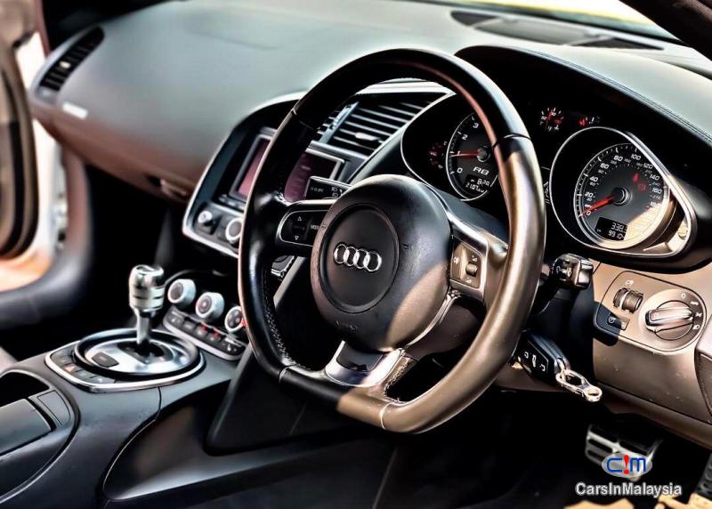 Audi R8 4.2-LITER POWERFUL LUXURY SUPER SPORT CAR Automatic 2010 - image 11