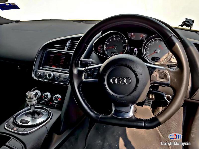 Audi R8 4.2-LITER POWERFUL LUXURY SUPER SPORT CAR Automatic 2010 - image 7