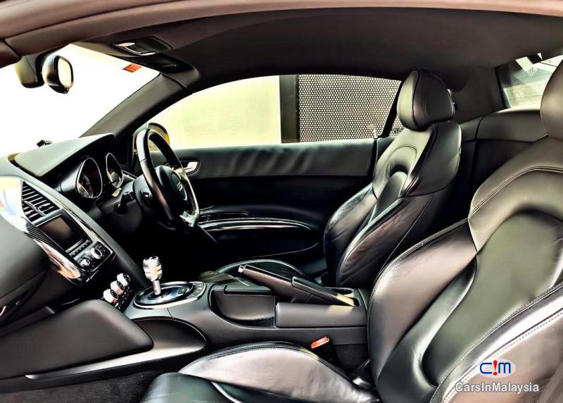 Audi R8 4.2-LITER POWERFUL LUXURY SUPER SPORT CAR Automatic 2010 - image 9