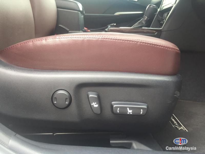 Toyota Camry 2.0-LITER LUXURY SEDAN Automatic 2018 - image 12