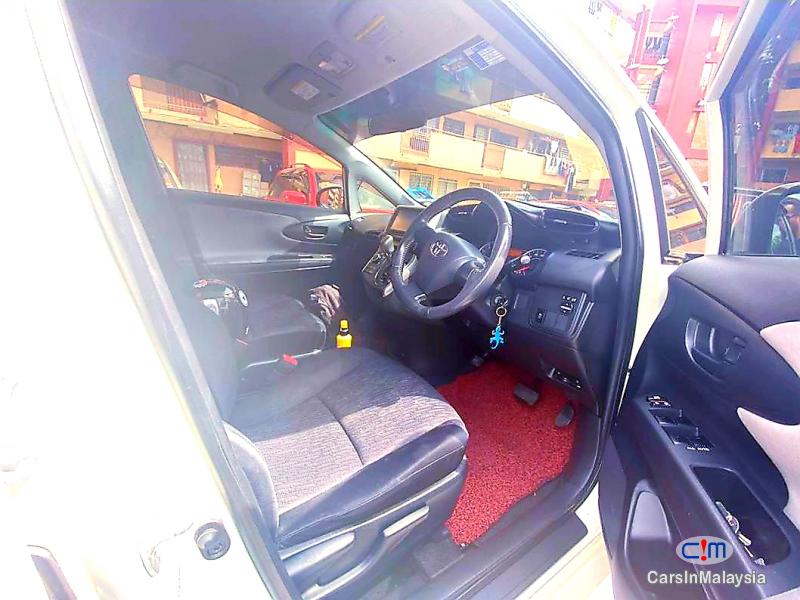 Toyota Wish 1.8-LITER NEW FACELIFT 7 SEATER MPV FUEL SAVER FAMILY SUV Automatic 2017 in Malaysia - image
