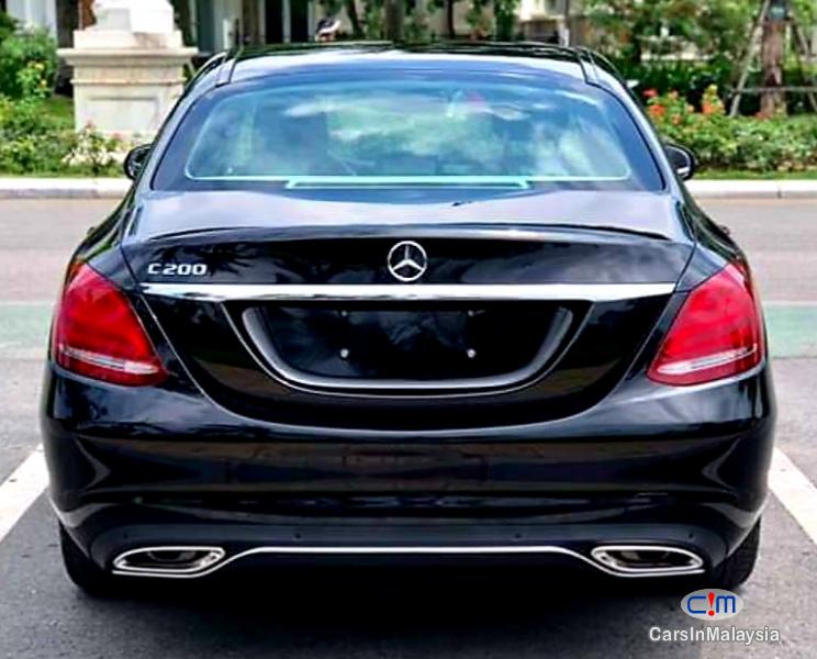 Mercedes Benz C200 2.0-LITER LUXURY SEDAN Automatic 2017 - image 4