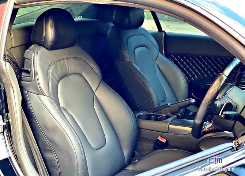 Audi R8 4.2-LITER TFSI POWERFUL LUXURY SUPER SPORT CAR Automatic 2012 - image 10