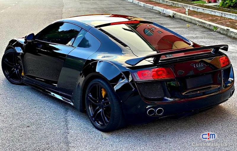 Audi R8 4.2-LITER TFSI POWERFUL LUXURY SUPER SPORT CAR Automatic 2012 - image 2
