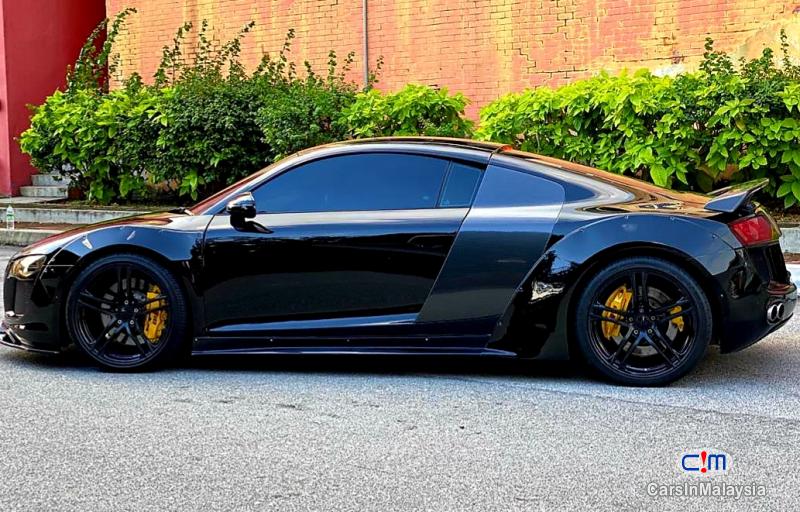 Audi R8 4.2-LITER TFSI POWERFUL LUXURY SUPER SPORT CAR Automatic 2012 - image 3