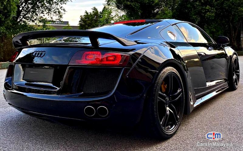 Audi R8 4.2-LITER TFSI POWERFUL LUXURY SUPER SPORT CAR Automatic 2012 - image 4