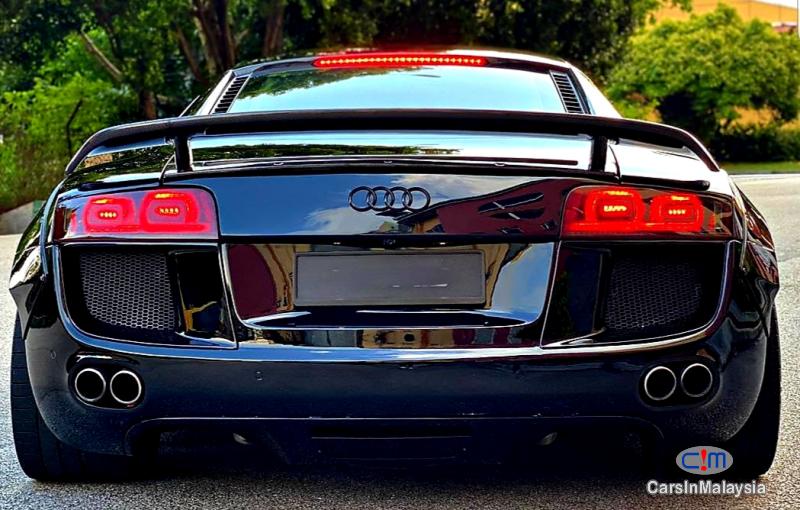 Audi R8 4.2-LITER TFSI POWERFUL LUXURY SUPER SPORT CAR Automatic 2012 - image 5