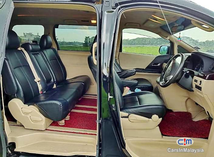 Toyota Vellfire 2.4-LITER LUXURY FAMILY MPV 8 SEATER Automatic 2014 - image 14
