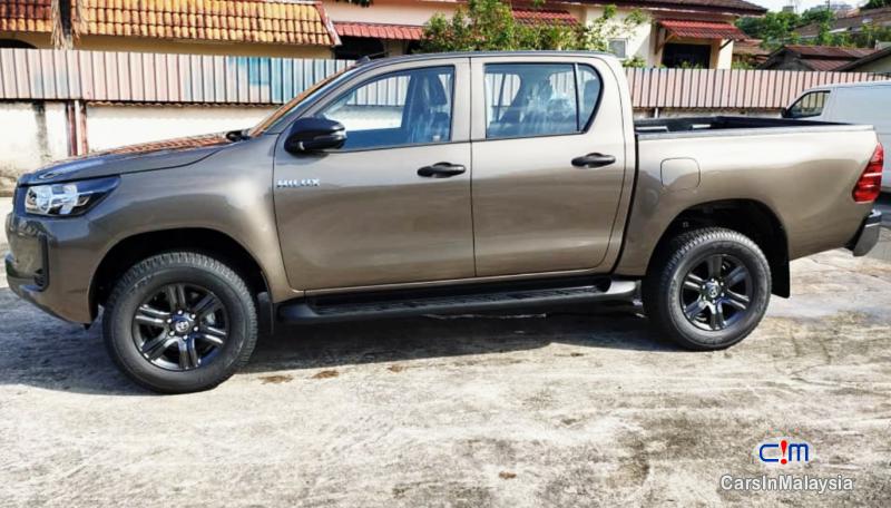 Toyota Hilux 2.4-LITER 4X4 DOUBLE CAB CHASSIS Automatic 2020 - image 3