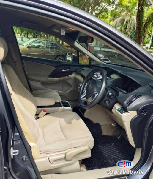 Honda Odyssey 2.4-LITER LUXURY FAMILY MPV Automatic 2012 - image 9