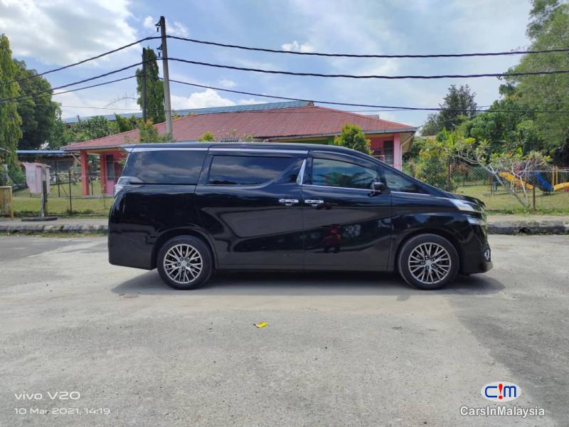 Toyota Vellfire 2.5-LITER LUXURY 7 SEATER FAMILY MPV Automatic 2020 - image 14