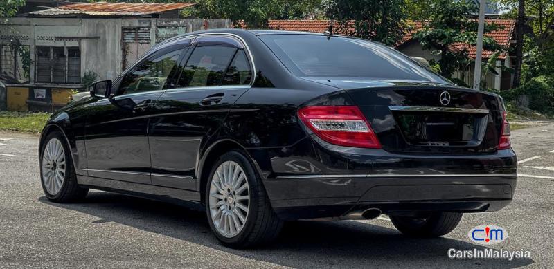 Mercedes Benz C200 CGI 1.8-LITER LUXURY SEDAN Automatic 2010 - image 4