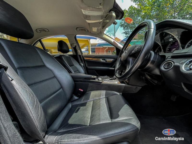 Mercedes Benz C200 CGI 1.8-LITER LUXURY SEDAN Automatic 2010 - image 8