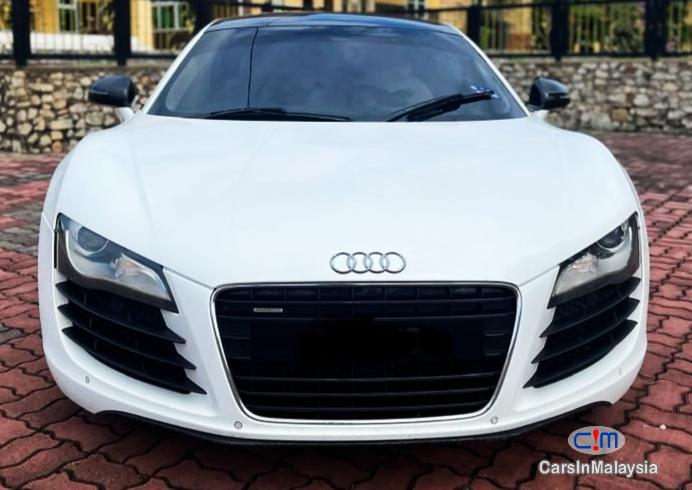 Audi R8 4.2-LITER LUXURY SUPER SPORT CAR Automatic 2011 - image 3