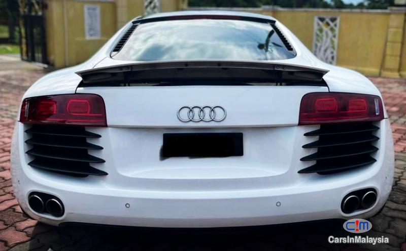 Audi R8 4.2-LITER LUXURY SUPER SPORT CAR Automatic 2011 - image 4