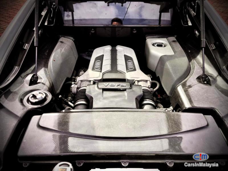 Audi R8 4.2-LITER LUXURY SUPER SPORT CAR Automatic 2011 - image 5