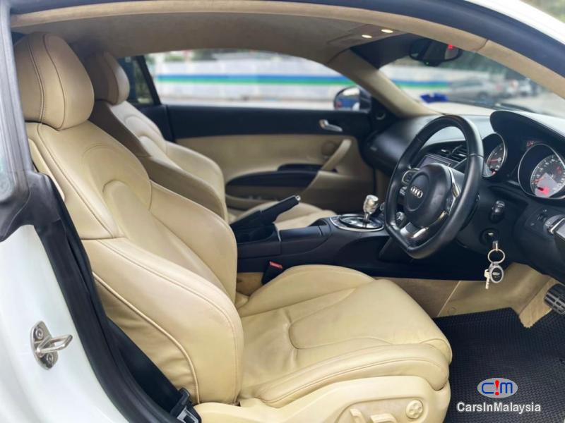 Audi R8 4.2-LITER LUXURY SUPER SPORT CAR Automatic 2011 - image 6