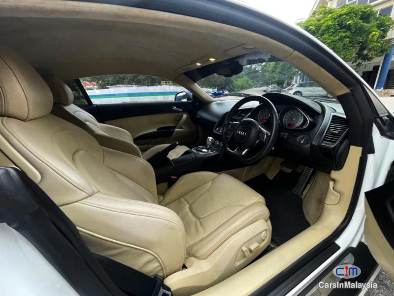 Audi R8 4.2-LITER LUXURY SUPER SPORT CAR Automatic 2011 - image 8