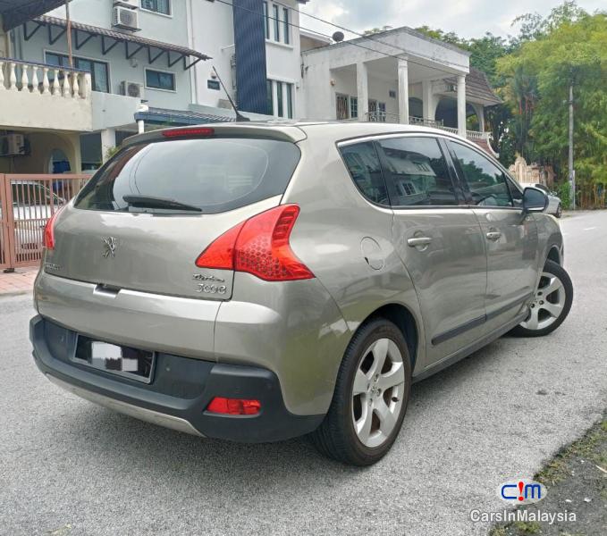 Peugeot 3008 1.6-LITER COMFORT FAMILY SUV Automatic 2011