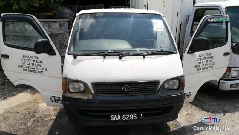 Picture of Toyota Hiace Green Manual 2005 in Malaysia