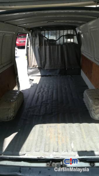 Toyota Hiace Green Manual 2005 in Selangor - image