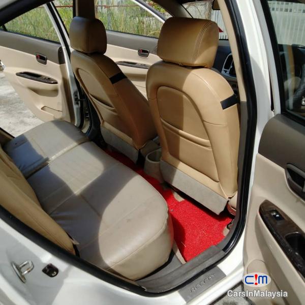 Hyundai Accent Automatic 2010 - image 10