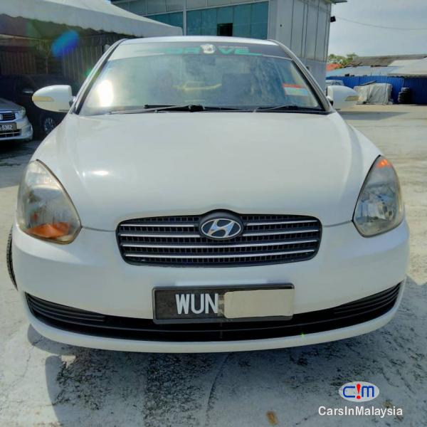 Hyundai Accent Automatic 2010 - image 2