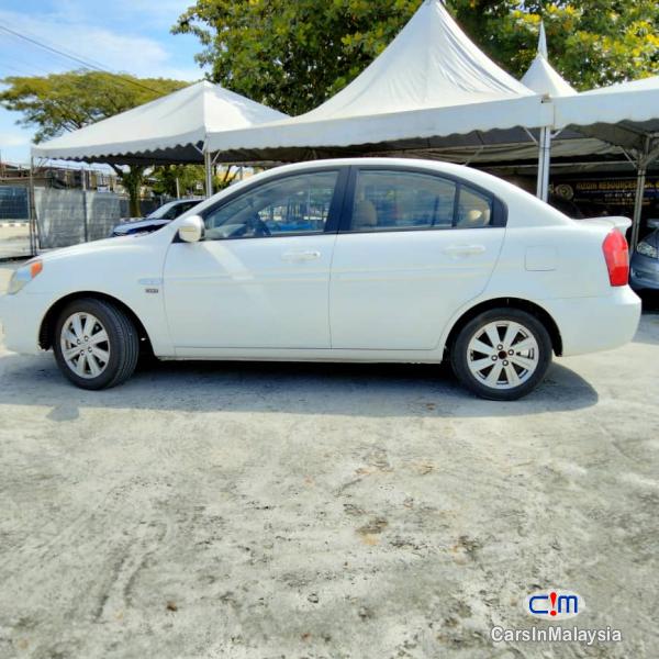 Hyundai Accent Automatic 2010 - image 4