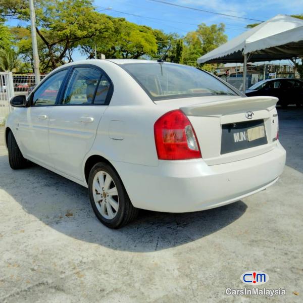 Hyundai Accent Automatic 2010 - image 5