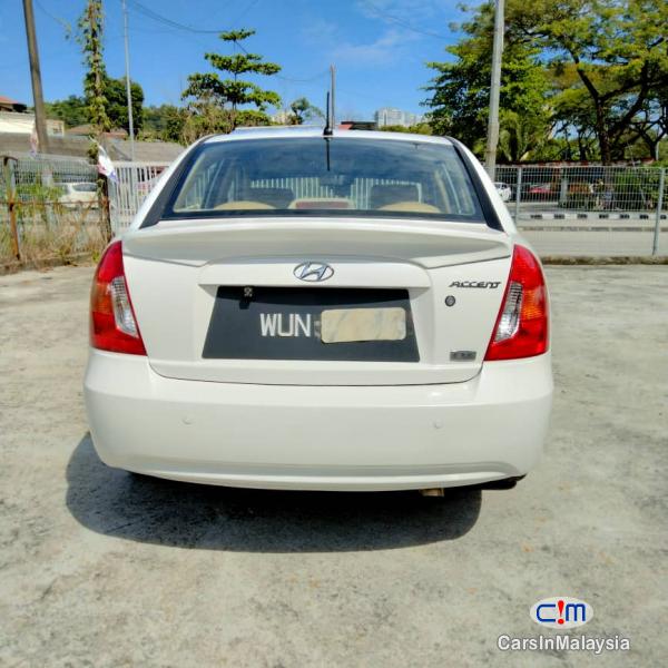 Hyundai Accent Automatic 2010 - image 6