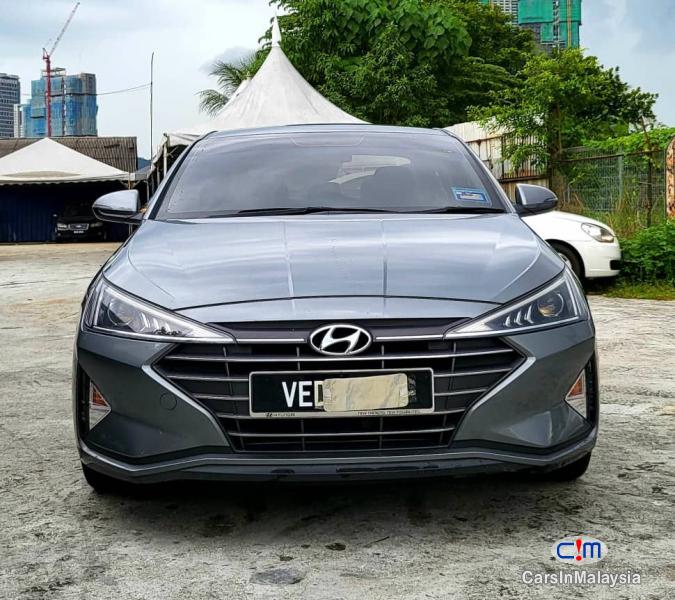 Hyundai Elantra Automatic 2019 - image 2