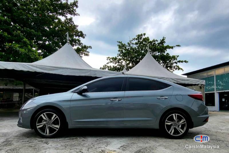 Hyundai Elantra Automatic 2019 - image 3