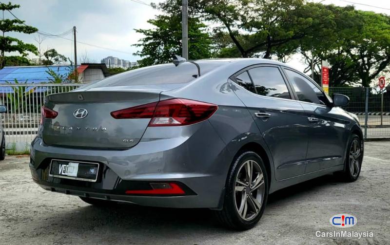 Hyundai Elantra Automatic 2019 - image 4