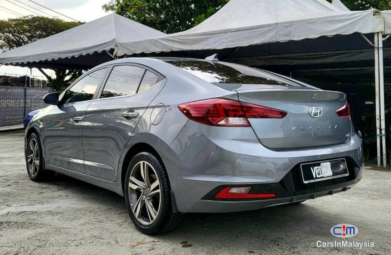 Hyundai Elantra Automatic 2019 - image 6