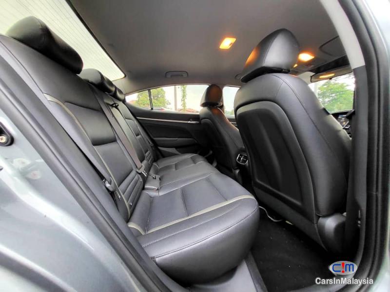 Hyundai Elantra Automatic 2019 - image 7