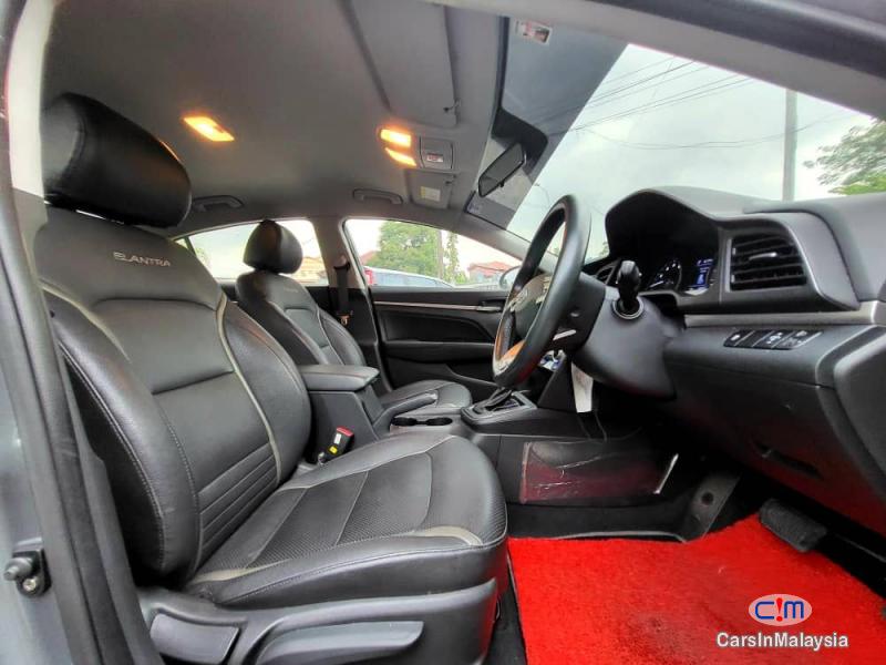 Hyundai Elantra Automatic 2019 - image 8